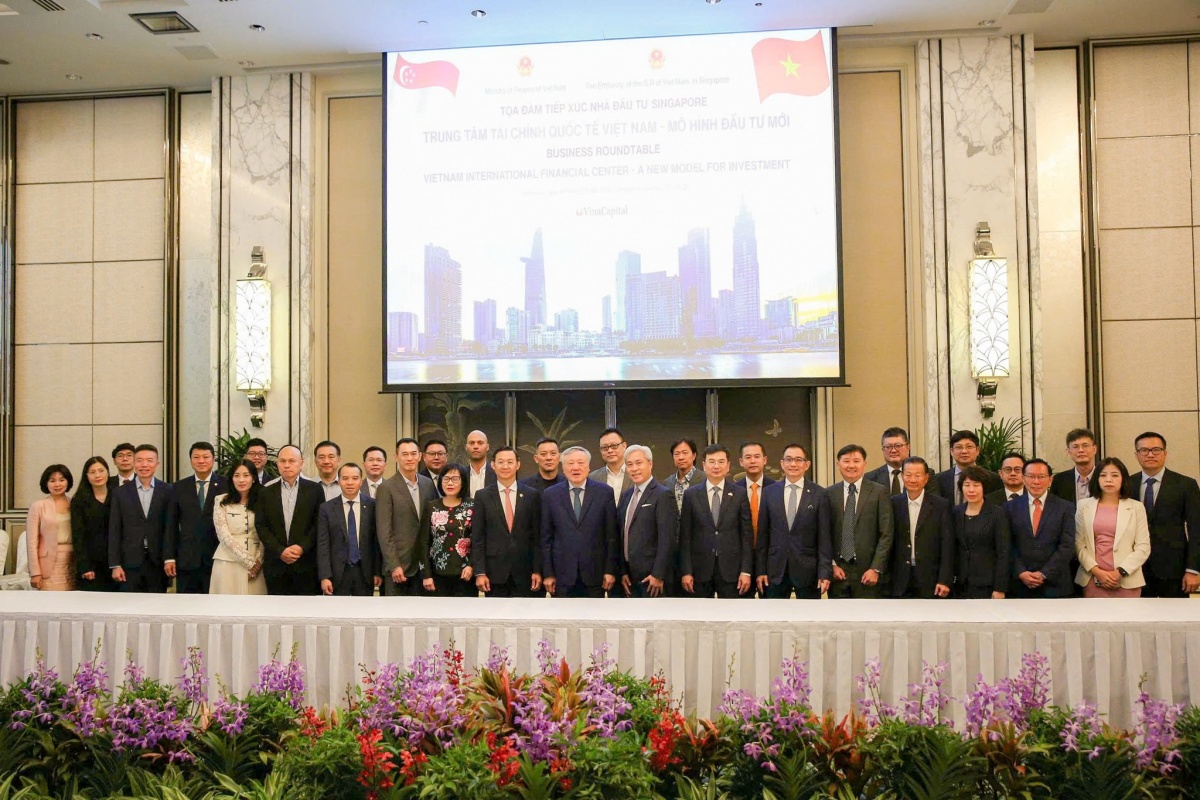 Vietcombank tham gia Đoàn công tác của Phó Thủ tướng  Nguyễn Hoà Bình tới Singapore làm việc về Trung tâm Tài chính Quốc tế