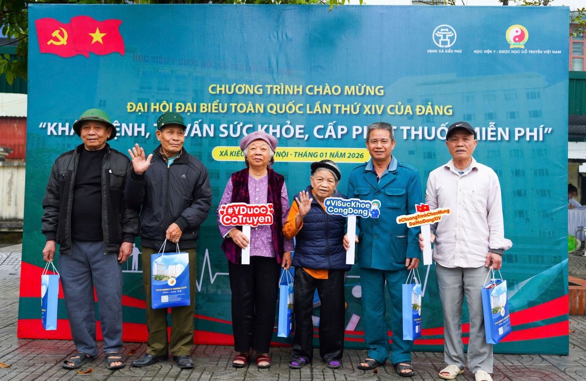 Khám bệnh, tư vấn sức khỏe cho người có công với cách mạng và người cao tuổi