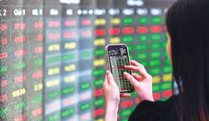 Dòng tiền quay lại cổ phiếu trụ, VN-Index tăng hơn 17 điểm