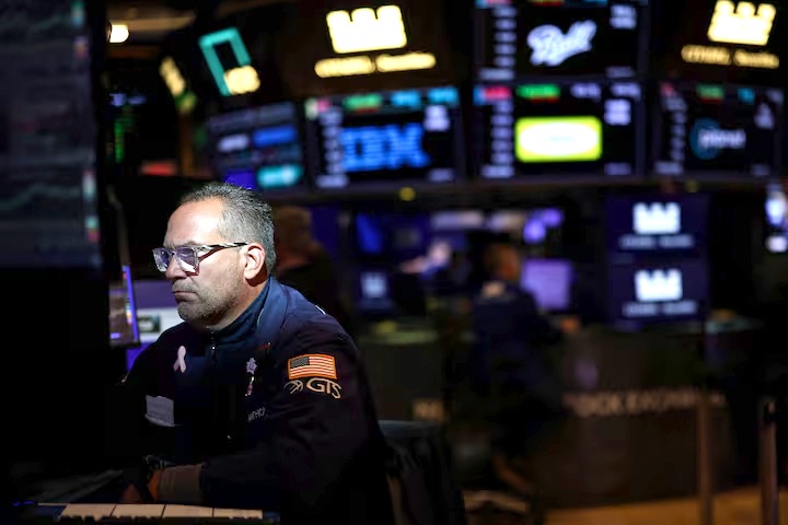 Rủi ro chính sách đè nặng cổ phiếu ngân hàng Mỹ