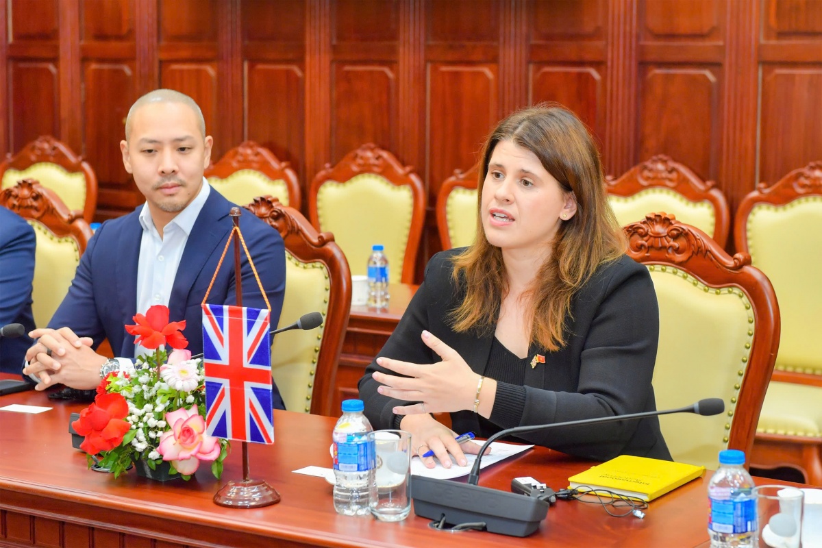 Phó Thống đốc Nguyễn Ngọc Cảnh tiếp Tổng Lãnh sự Anh Phó Thống đốc Nguyễn Ngọc Cảnh tiếp Tổng Lãnh sự Anh