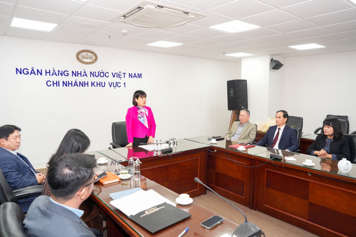 Giám đốc NHNN Chi nhánh Khu vực 1 Nguyễn Thị Hòa phát biểu giao nhiệm vụ