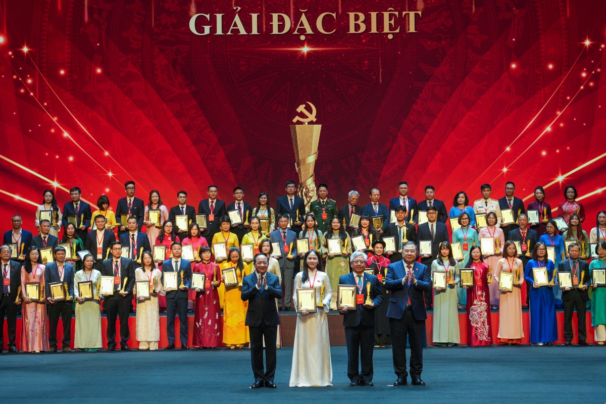 Đảng bộ NHNN xuất sắc đạt 14 giải thưởng tại Cuộc thi chính luận về bảo vệ nền tảng tư tưởng của Đảng trong Đảng bộ Chính phủ lần thứ 2