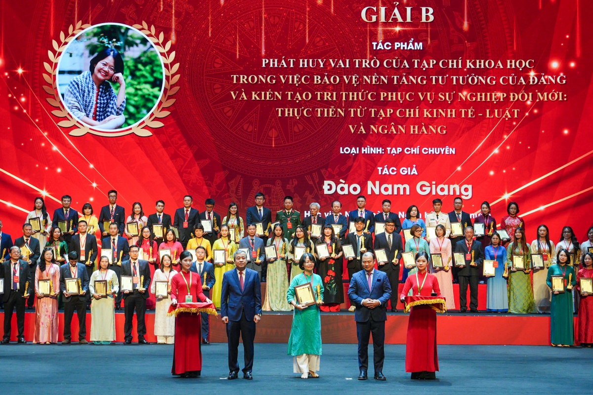 Đảng bộ NHNN xuất sắc đạt 14 giải thưởng tại Cuộc thi chính luận về bảo vệ nền tảng tư tưởng của Đảng trong Đảng bộ Chính phủ lần thứ 2