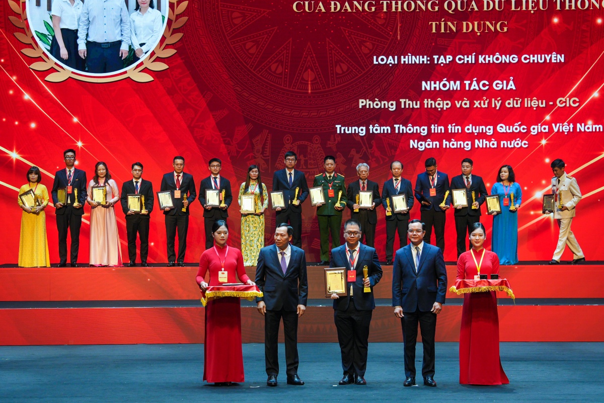Đảng bộ NHNN xuất sắc đạt 14 giải thưởng tại Cuộc thi chính luận về bảo vệ nền tảng tư tưởng của Đảng trong Đảng bộ Chính phủ lần thứ 2