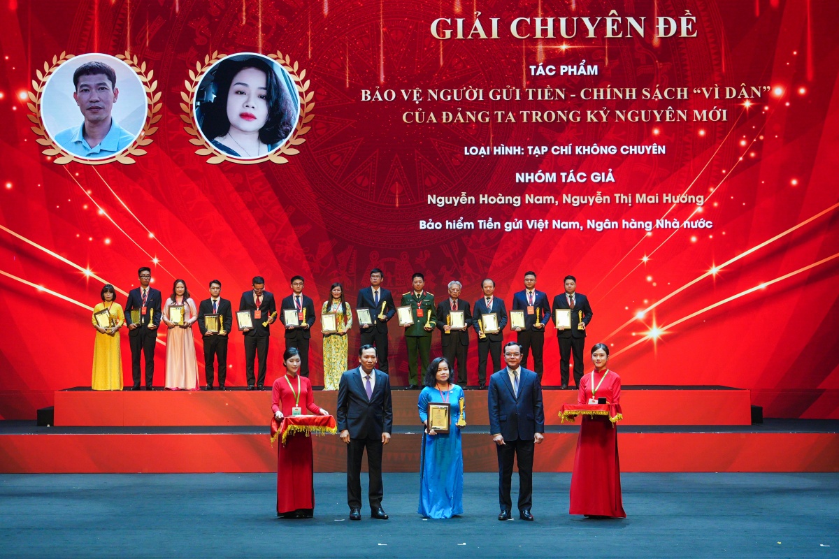 Đảng bộ NHNN xuất sắc đạt 14 giải thưởng tại Cuộc thi chính luận về bảo vệ nền tảng tư tưởng của Đảng trong Đảng bộ Chính phủ lần thứ 2