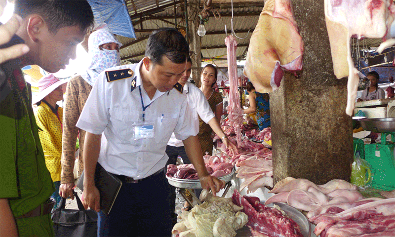 Kiểm tra, xử lý các cơ sở gia súc gia cầm giết mổ thủ công kiem tra xu ly cac co so gia suc gia cam giet mo thu cong