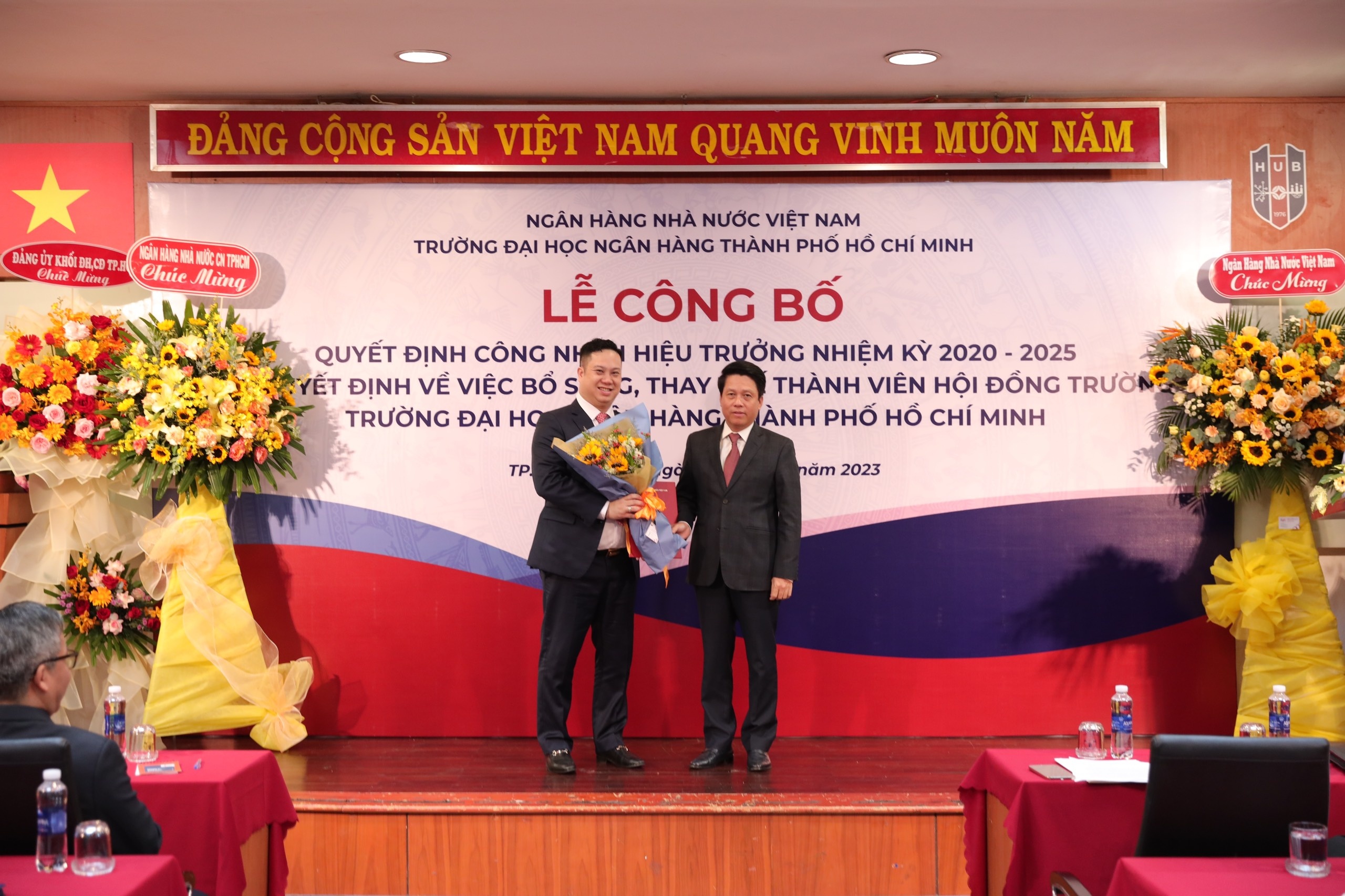 Công bố Quyết định công nhận Hiệu trưởng Trường Đại học Ngân hàng TP.HCM cong bo quyet dinh cong nhan hie u truo ng truo ng da i ho c ngan ha ng tphcm