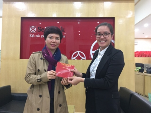 SeABank trao thưởng chuyến du lịch Singapore cho khách hàng