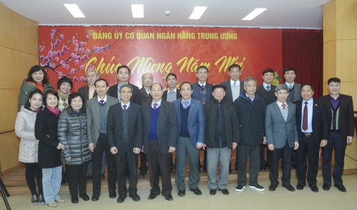 Đảng ủy cơ quan NHTW đón nhận Bằng khen của Thủ tướng Chính phủ