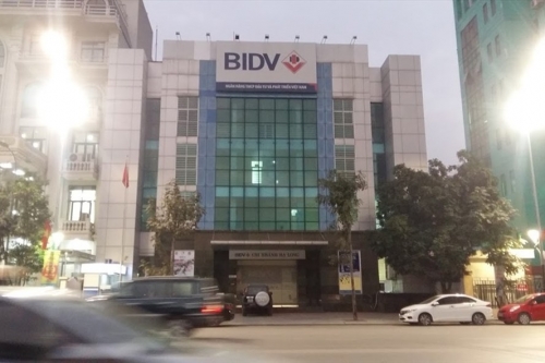 Tên cướp tiền tại BIDV Hạ Long bị khống chế và bắt giữ