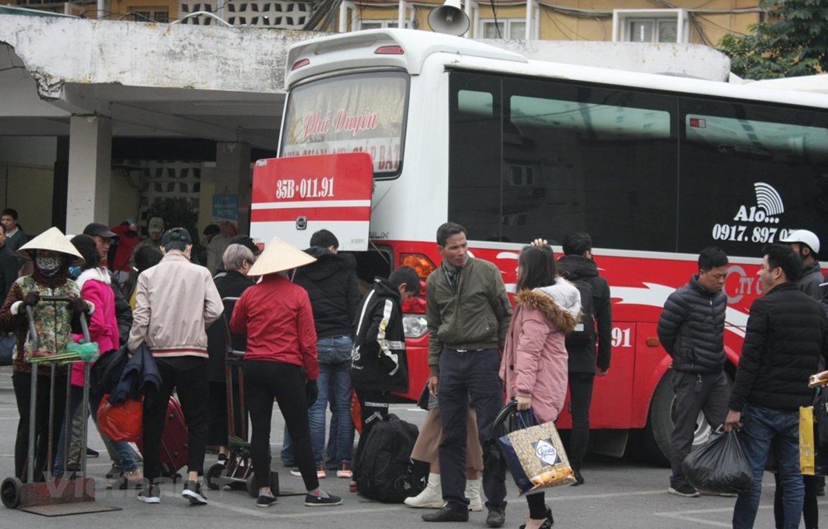 nguoi dan un un tro lai thu do sau ky nghi tet nguyen dan keo dai