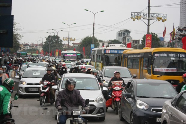 nguoi dan un un tro lai thu do sau ky nghi tet nguyen dan keo dai