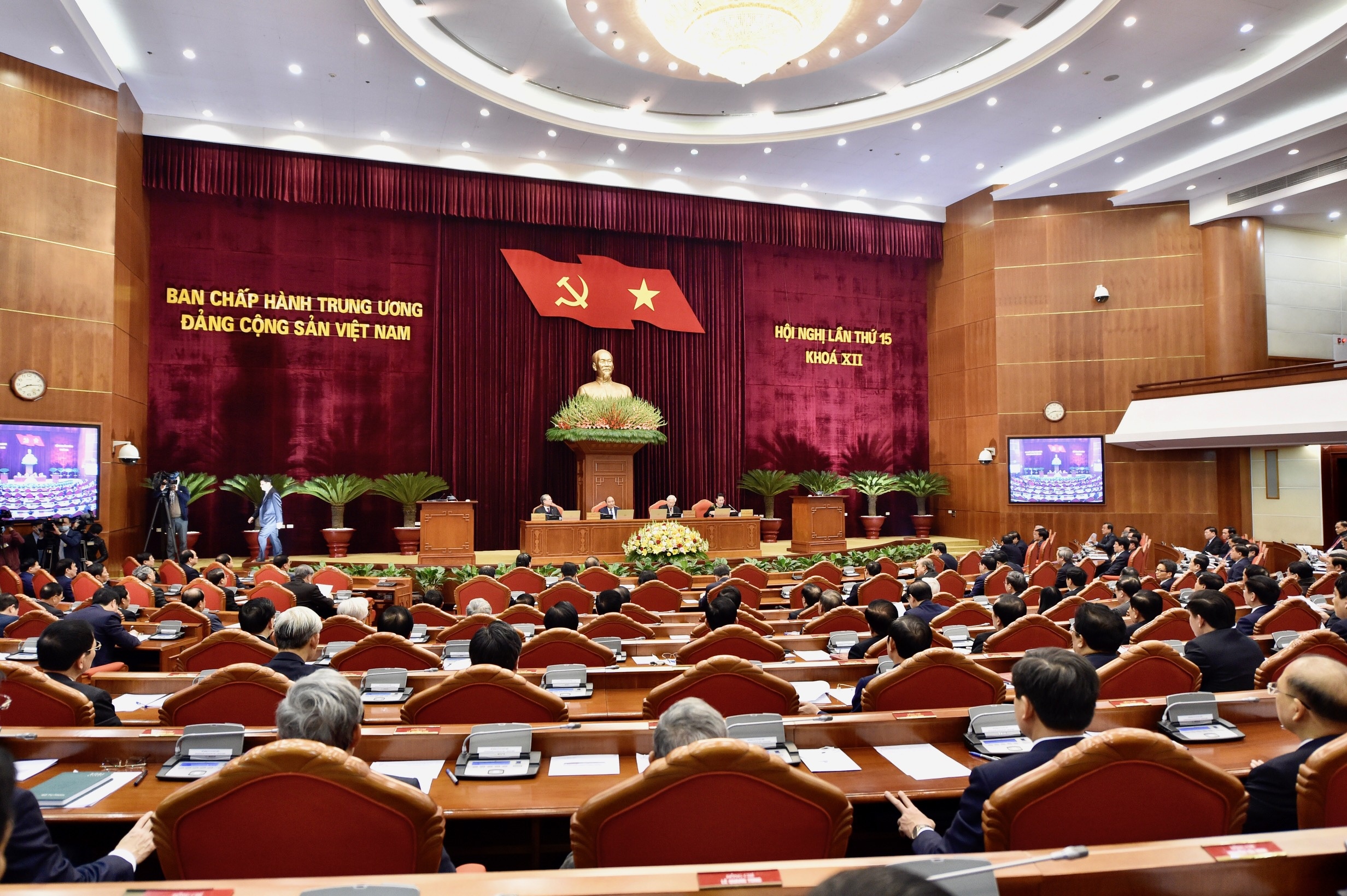 xem xet de cu nhan su 4 chuc danh lanh dao chu chot khoa xiii