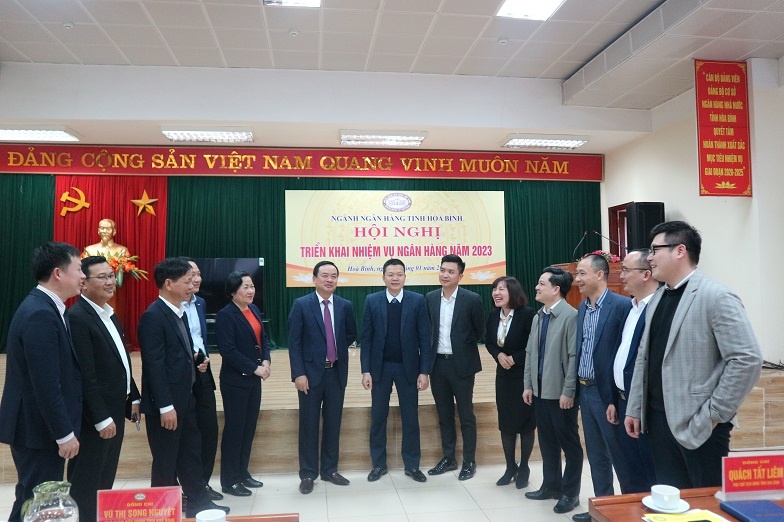 nganh ngan hang hoa binh gop phan thuc day phat trien kt xh cua tinh