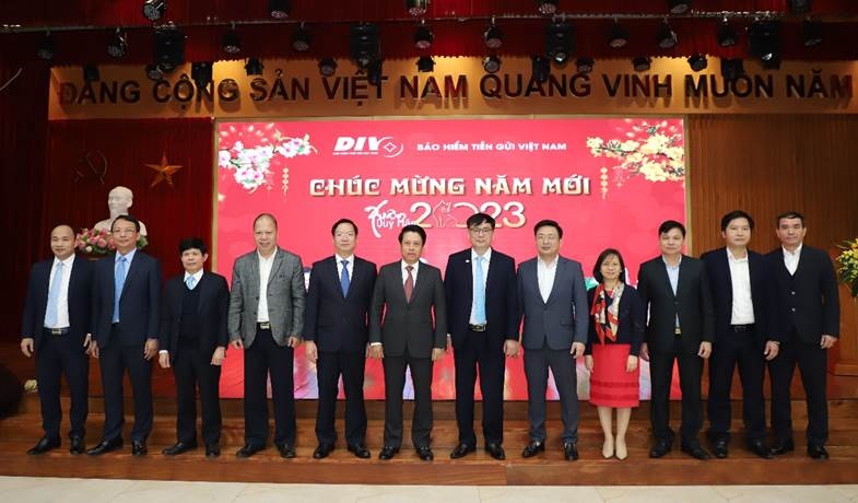 lanh dao ngan hang nha nuoc xong dat cac ngan hang