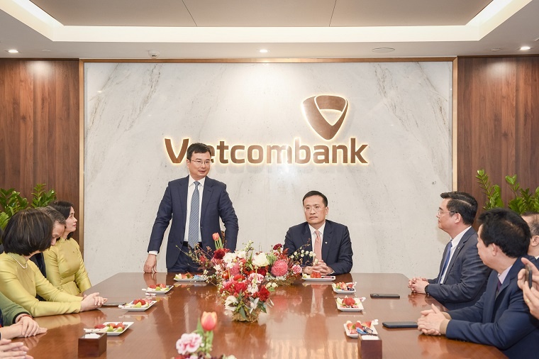 lanh dao ngan hang nha nuoc xong dat cac ngan hang