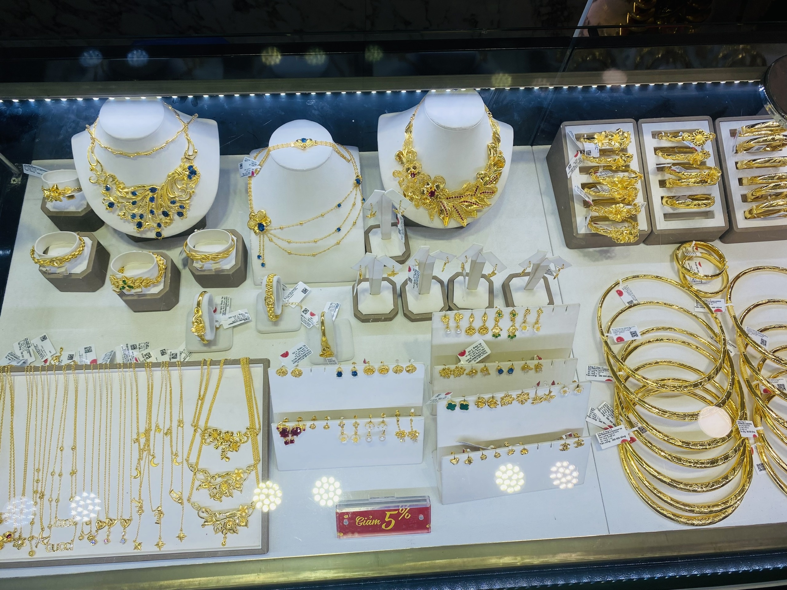 da dang mau ma thuong hieu vang trong ngay via than tai