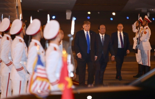 Tổng thống Donald Trump tới Hà Nội