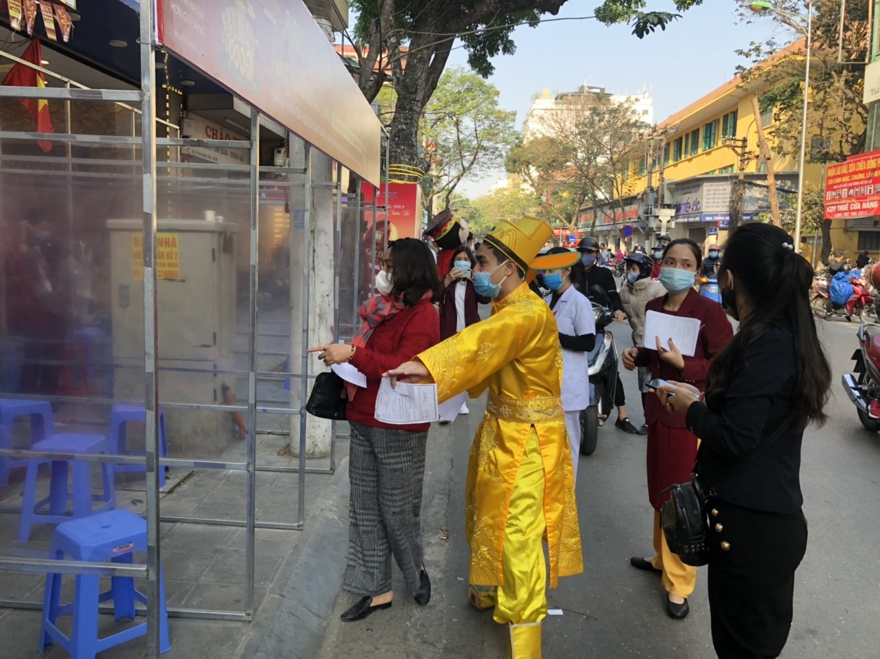 ngay via than tai nhieu nguoi mua vang online de phong chong dich covid 19