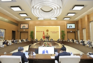Ủy ban Thường vụ Quốc hội cho ý kiến về báo cáo công tác nhiệm kỳ của Chính phủ