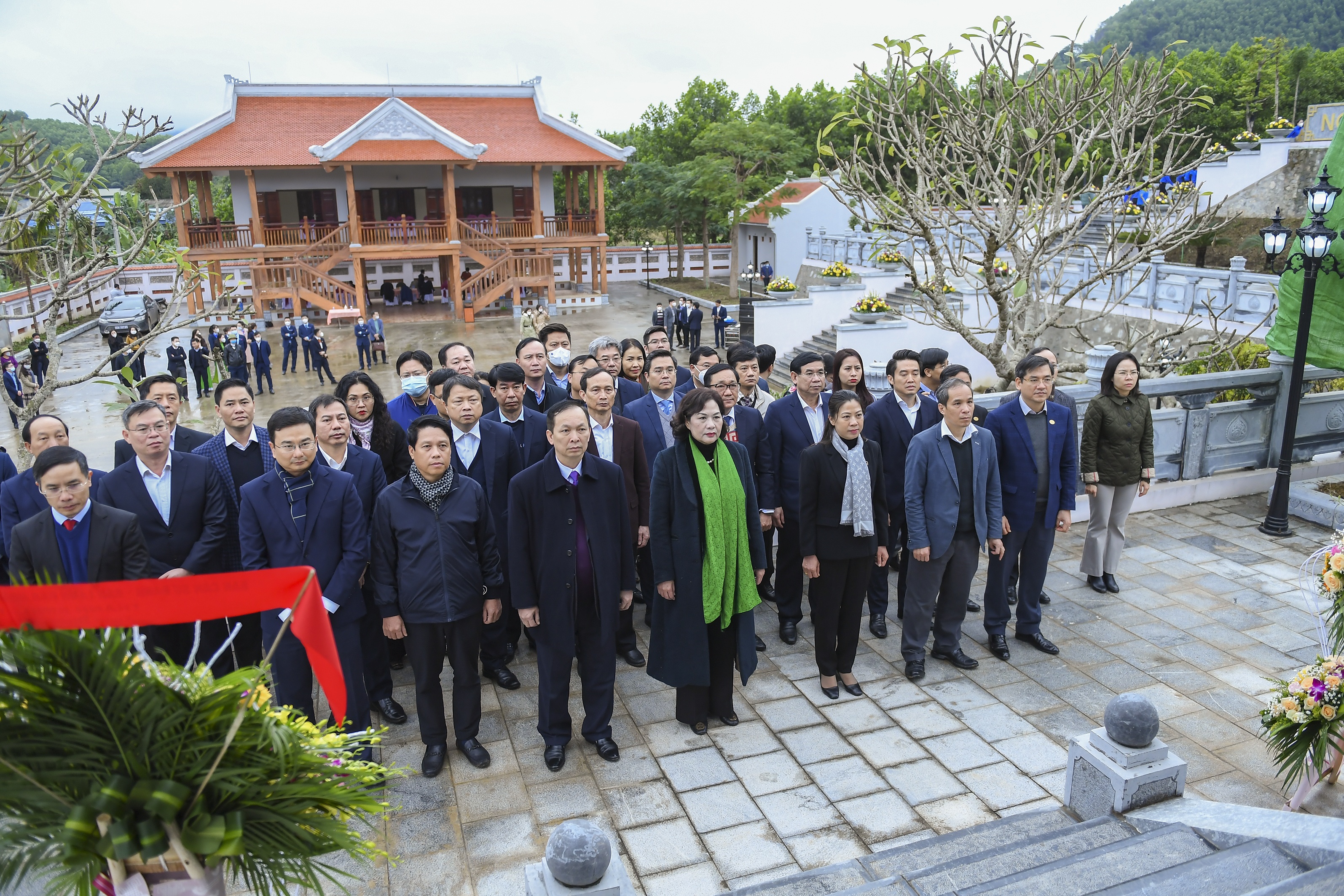Đoàn công tác NHNN Việt Nam thăm Khu di tích Tân Trào và làm việc tại tỉnh Tuyên Quang doan cong tac nhnn viet nam tham khu di tich tan trao va lam viec voi tinh tuyen quang