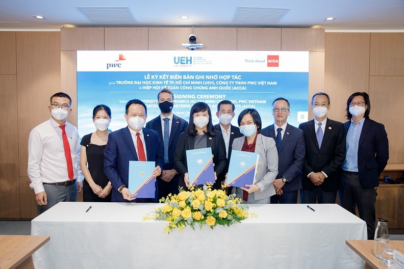 ACCA, PwC và Đại học Kinh tế TP. Hồ Chí Minh ký thỏa thuận hợp tác acca pwc va dai hoc kinh te tp ho chi minh ky thoa thuan hop tac