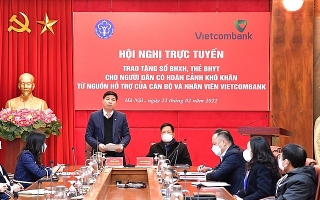 Vietcombank và BHXH Việt Nam hỗ trợ người dân khó khăn tại 18 tỉnh, thành phố
