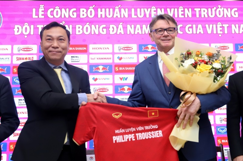 Ra mắt tân HLV trưởng Đội tuyển bóng đá Việt Nam ra mat tan hlv truong doi tuyen bong da viet nam