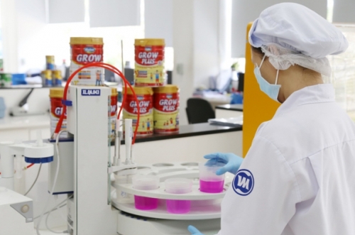 Vinamilk dẫn đầu ở cả 2 ngành hàng lớn là sữa nước và sữa bột trẻ em