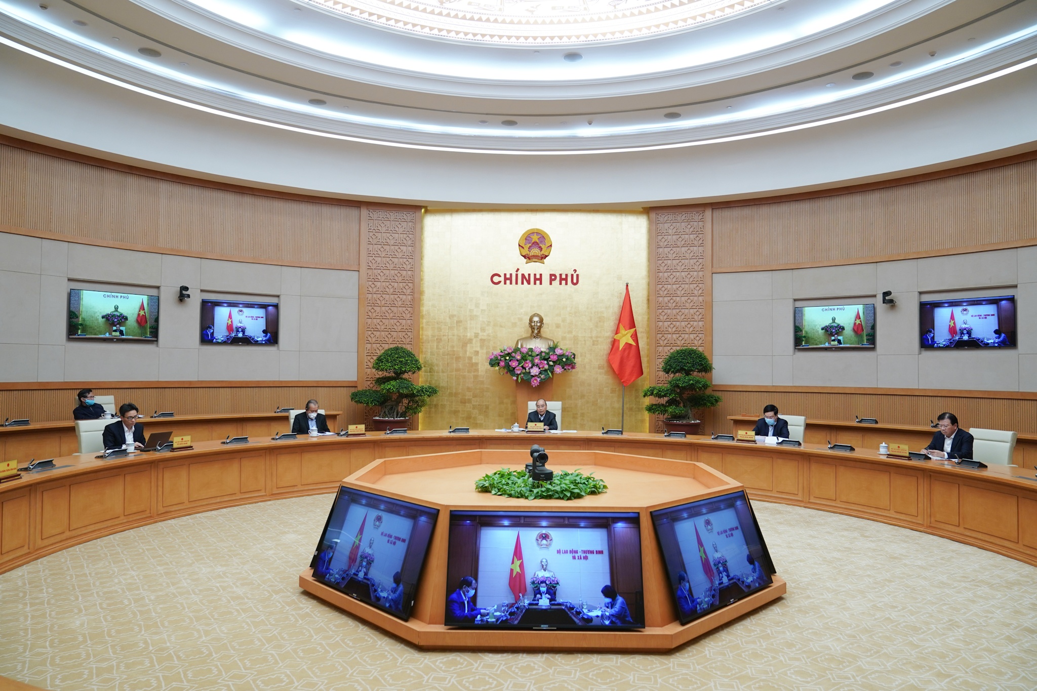 Thủ tướng: Nếu làm tốt cách ly trong xã hội thì sẽ không có đỉnh dịch