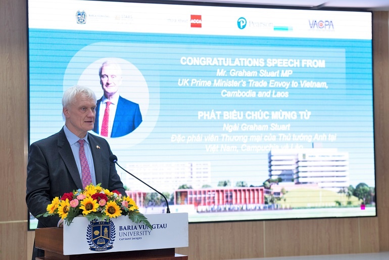 ap dung chung chi phoi hop acca vacpa ve lap ifrs uom mam loi the cho sinh vien cac truong dai hoc