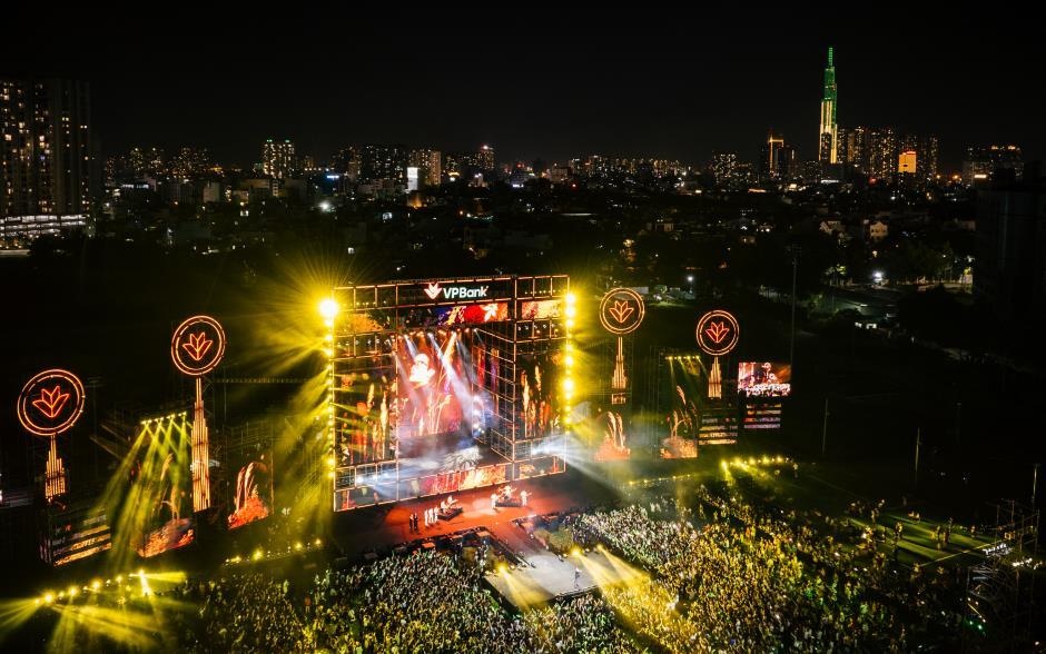 Đại nhạc hội Light Up Viet Nam do VPBank tổ chức bùng nổ không gian mạng với 3 triệu lượt xem livestream dai nhac hoi light up viet nam do vpbank to chuc bung no khong gian mang voi 3 trieu luot xem livestream