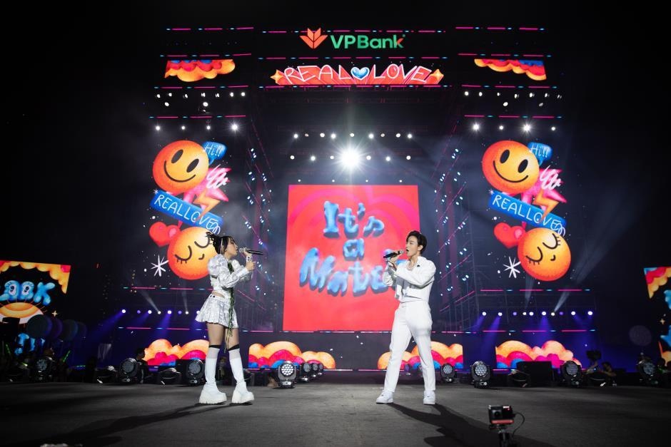 Đại nhạc hội Light Up Viet Nam do VPBank tổ chức bùng nổ không gian mạng với 3 triệu lượt xem livestream dai nhac hoi light up viet nam do vpbank to chuc bung no khong gian mang voi 3 trieu luot xem livestream