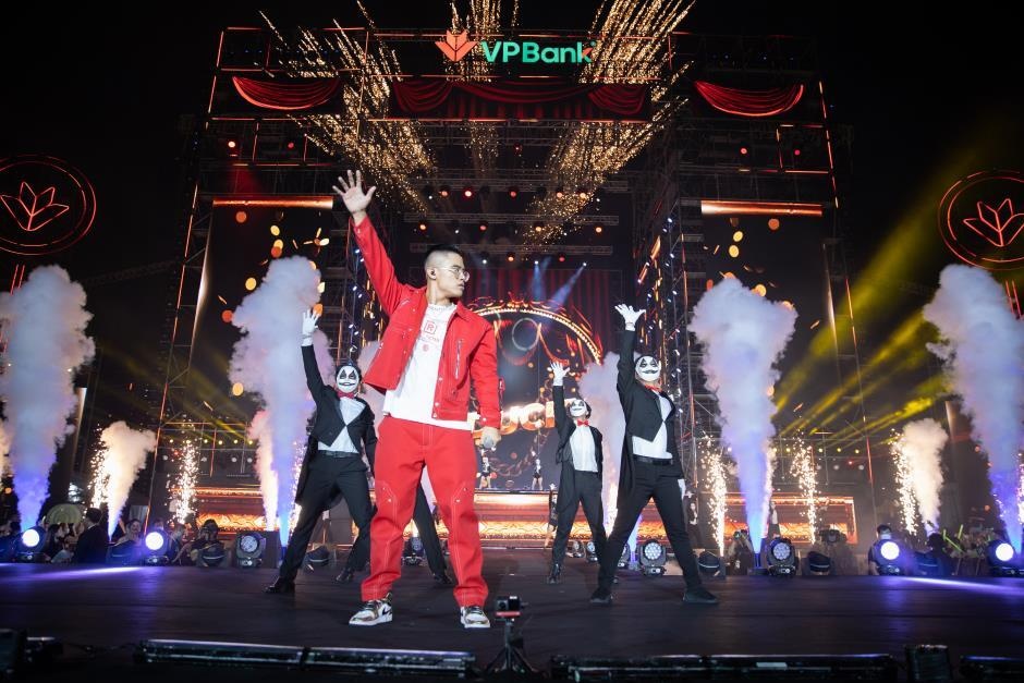 Đại nhạc hội Light Up Viet Nam do VPBank tổ chức bùng nổ không gian mạng với 3 triệu lượt xem livestream dai nhac hoi light up viet nam do vpbank to chuc bung no khong gian mang voi 3 trieu luot xem livestream