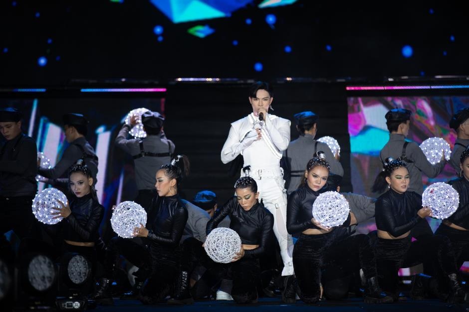 Đại nhạc hội Light Up Viet Nam do VPBank tổ chức bùng nổ không gian mạng với 3 triệu lượt xem livestream dai nhac hoi light up viet nam do vpbank to chuc bung no khong gian mang voi 3 trieu luot xem livestream