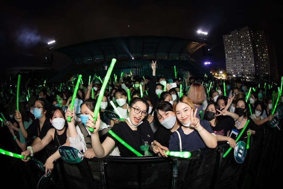 Đại nhạc hội Light Up Viet Nam do VPBank tổ chức bùng nổ không gian mạng với 3 triệu lượt xem livestream dai nhac hoi light up viet nam do vpbank to chuc bung no khong gian mang voi 3 trieu luot xem livestream