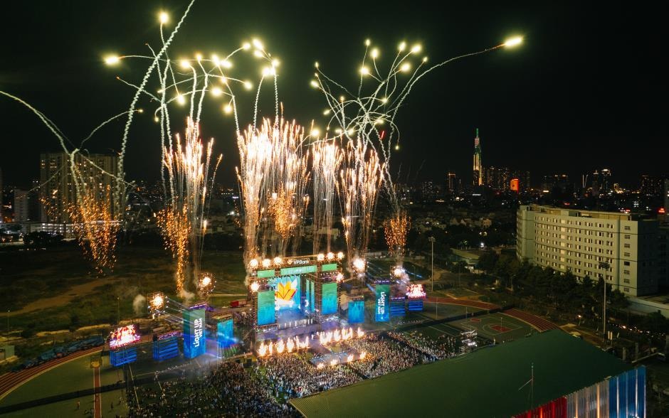 Đại nhạc hội Light Up Viet Nam do VPBank tổ chức bùng nổ không gian mạng với 3 triệu lượt xem livestream dai nhac hoi light up viet nam do vpbank to chuc bung no khong gian mang voi 3 trieu luot xem livestream