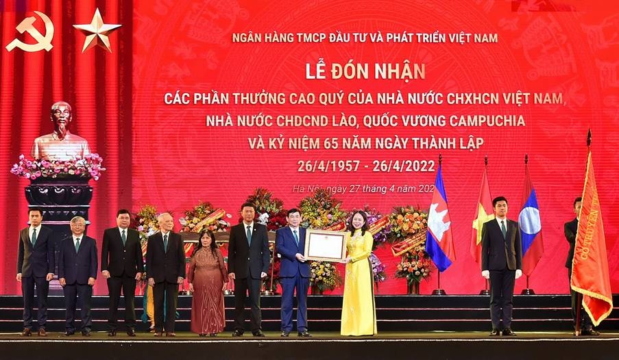 bidv don nhan nhieu phan thuong cao quy