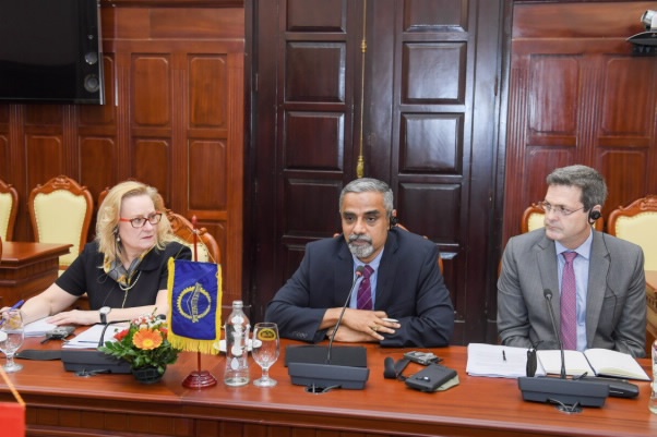 pho thong doc pham thanh ha tiep cac vu truong adb