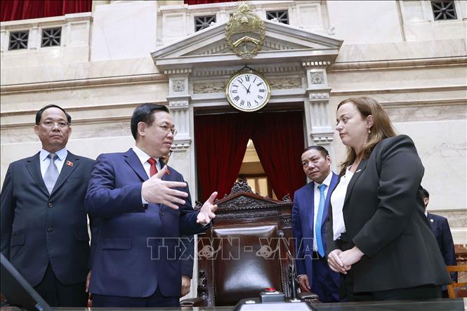 Chủ tịch Quốc hội Vương Đình Huệ hội đàm với Chủ tịch Hạ viện Cộng hòa Argentina chu tich quoc hoi vuong dinh hue hoi dam voi chu tich ha vien cong hoa argentina