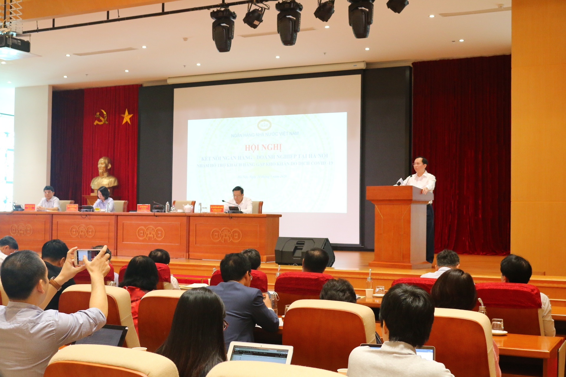 quyet liet dong hanh cung doanh nghiep vuot kho khan sau dich benh