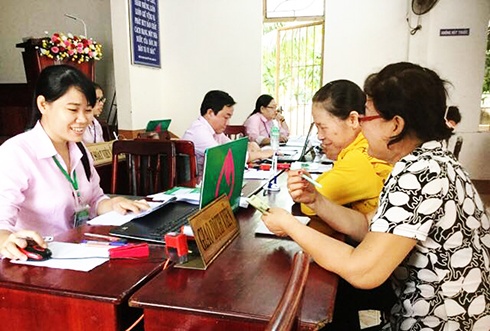 thoat ngheo nho von chinh sach