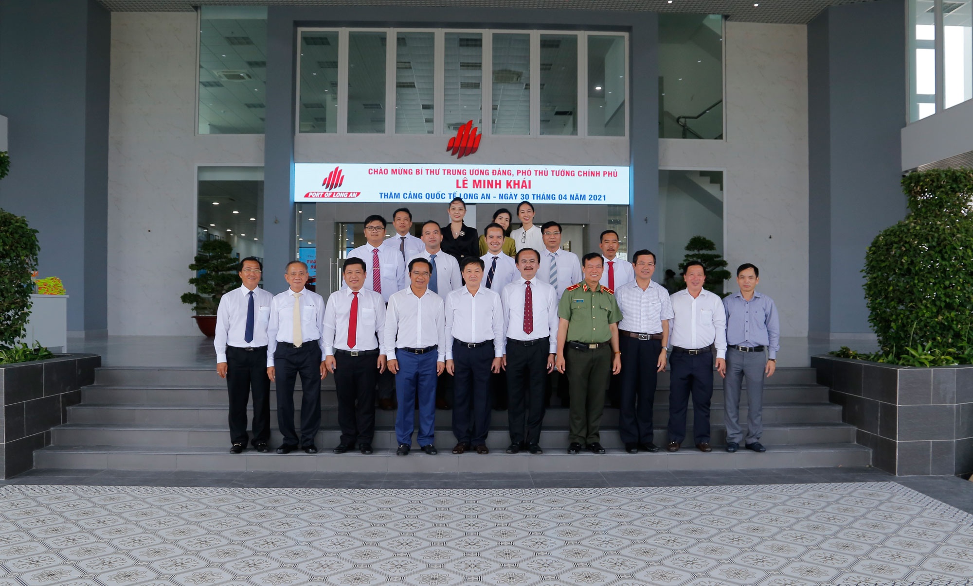 doan cong tac chinh phu khao sat tien do trien khai ca c khu cong nghie p va cang quoc te long an