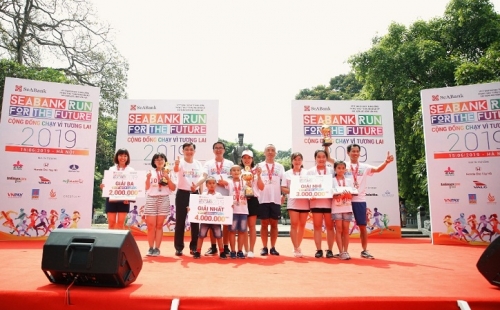 Gần 2.300 người đã tham gia giải chạy “Cộng đồng chạy vì tương lai