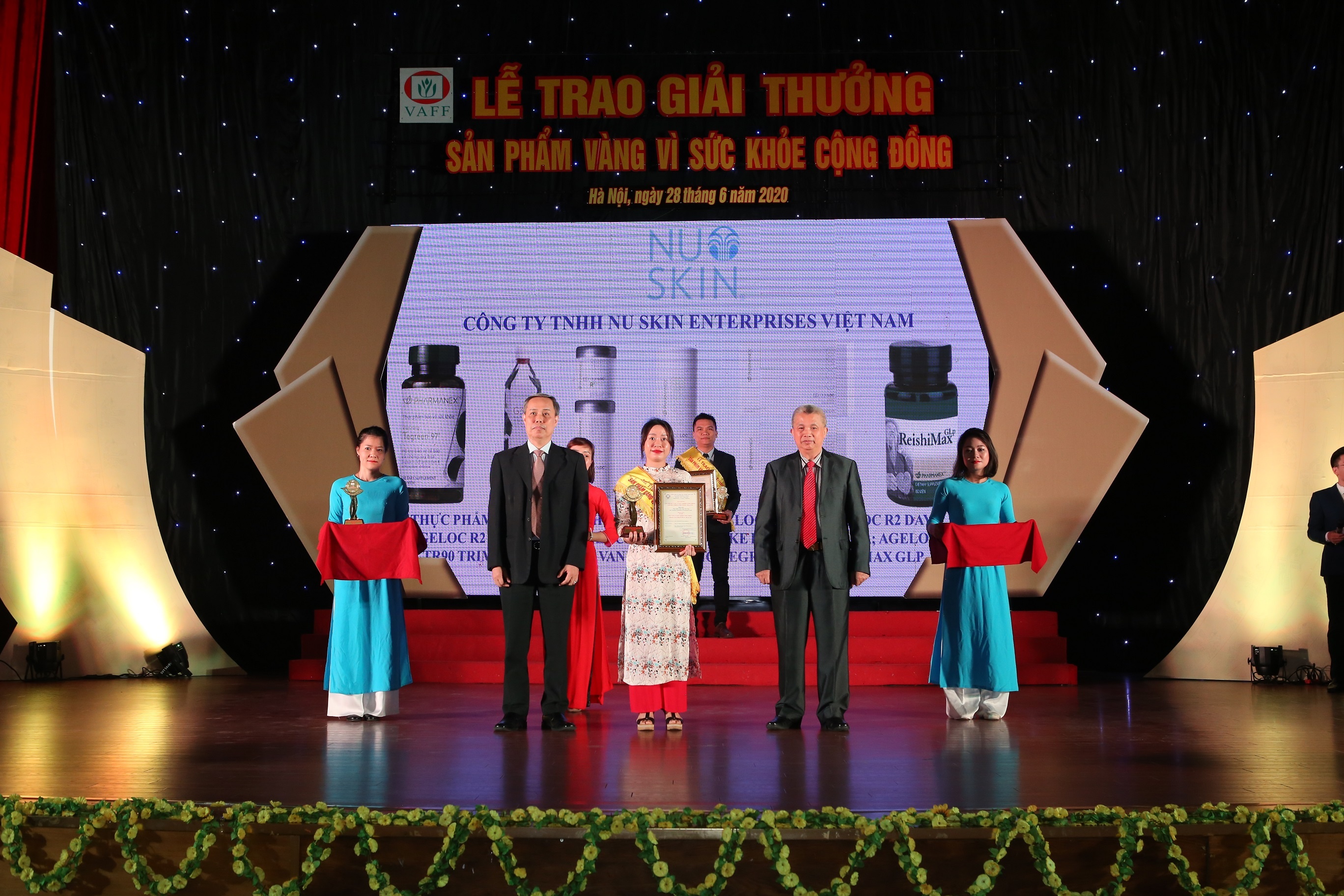 nu skin viet nam lan thu 4 nhan giai thuong san pham vang vi suc khoe cong dong