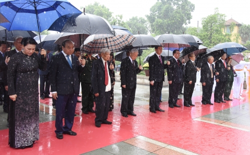 Lãnh đạo Đảng, Nhà nước dâng hương tưởng niệm các Anh hùng liệt sĩ