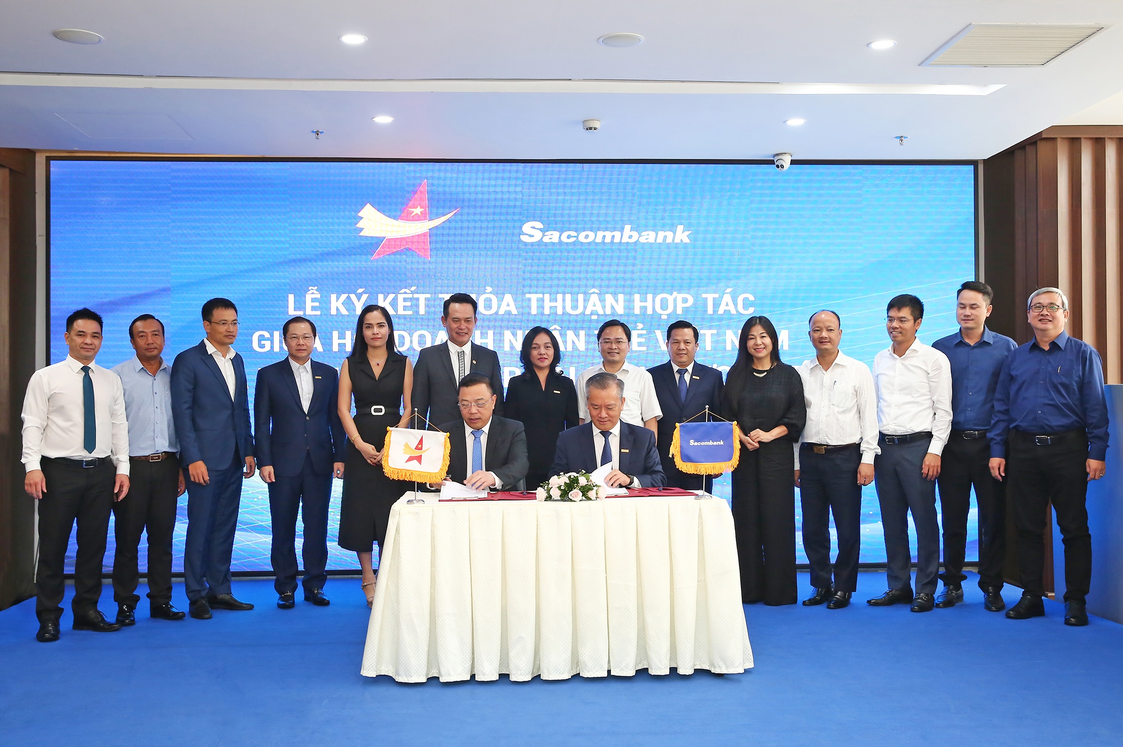 sacombank va hoi doanh nhan tre viet nam ky ket hop tac