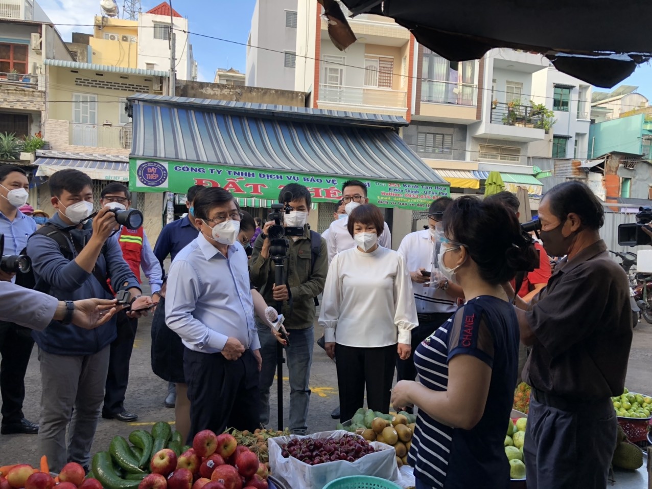 tphcm cho phep cho truyen thong ban rau cu thuc pham tuoi song