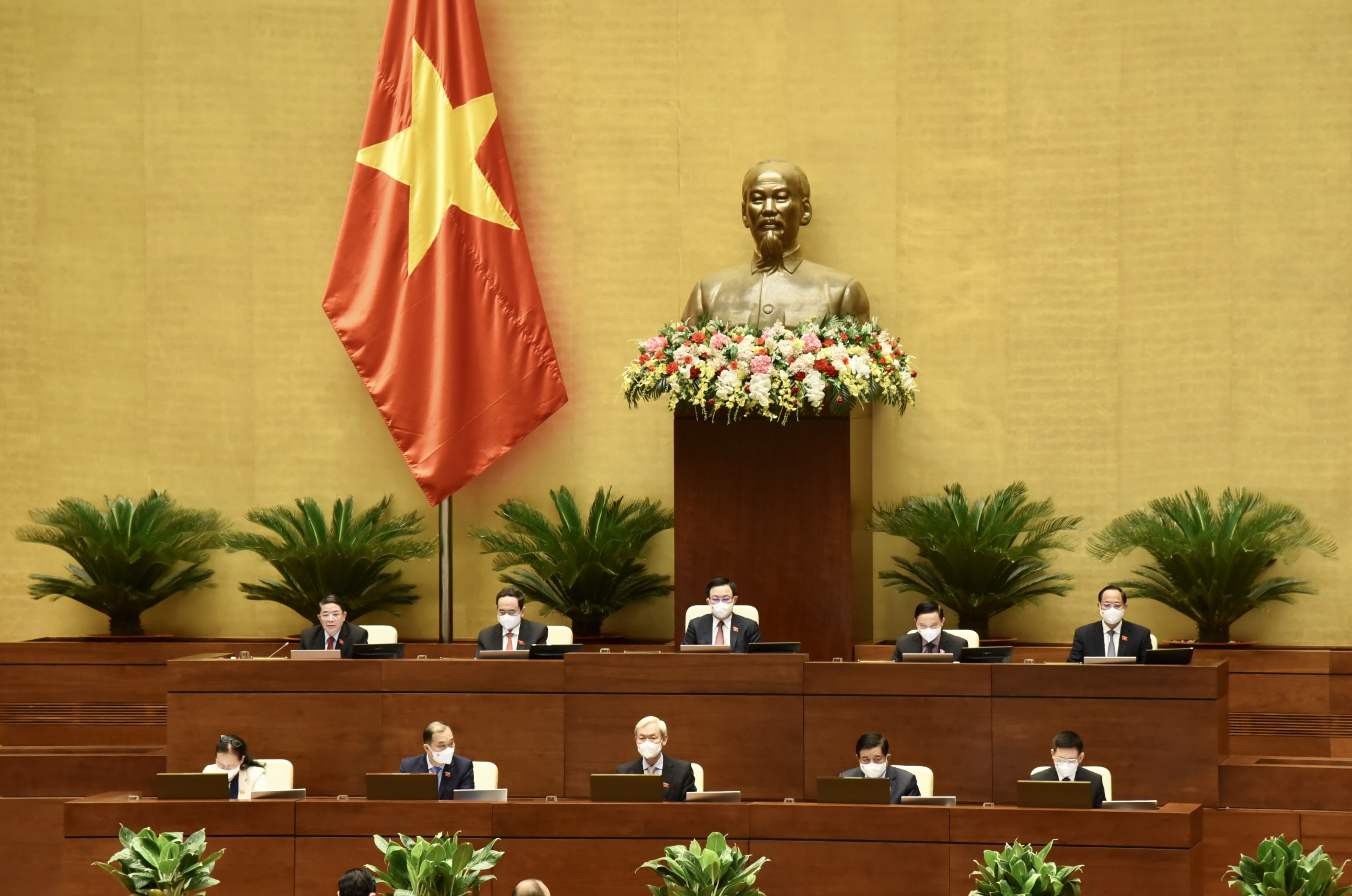 quoc hoi thao luan ve kinh te xa hoi va cong tac phong chong dich covid 19